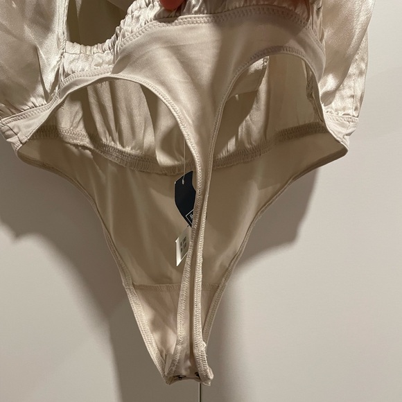 ABERCROMBIE & FITCH Bow Back Cami Bodysuit - Picture 12 of 12